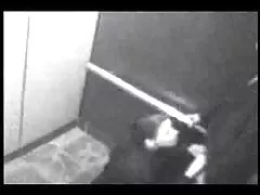 与两名护士发生性关系
